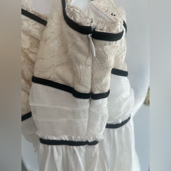 Victoria's Secret Cami Blouse by Moda International Size M, Discontinued 2014 - Picture 2 of 5